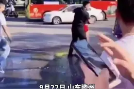 山东滕州现低俗婚闹，一半裸新郎被吊到半空遭高压水枪喷射视频封面
