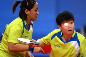 乒乓球——女子双打1/8决赛：孙颖莎/孙铭阳晋级八强图片