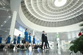 揭秘｜高铁乘务员上班前忙什么？图片