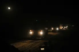 防空部队夜间大漠实兵实弹演练掠影图片