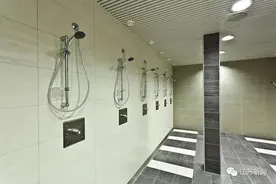 男子在浴室频频摔倒致骨折，巧合还是蹊跷？一查无语了……图片