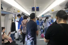 网红小火车让通勤有了幸福感图片