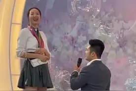 甜度超标！奥运冠军石智勇成功求婚女友，将三枚奖牌做求婚礼物挂女友脖子上视频封面