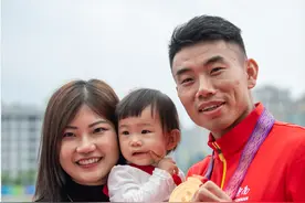在异国一见钟情，全运会冠军郑鹏飞的爱情故事图片