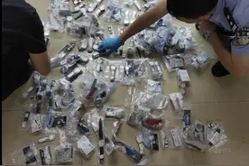 油柜里的猫腻——广州海关查获水上走私名牌手表案图片