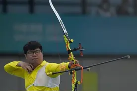 一环之差！山东小伙王大鹏射箭摘银：希望团体赛能战上最高领奖台图片