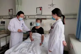 担心月饼过期浪费，一女子连吃3天月饼诱发高血糖晕倒图片