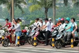 楼梯走廊莫充电，谨防电车变炸弹图片