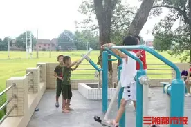 太想跳舞怎么办？湖南农村一夫妻：自费18万修广场图片