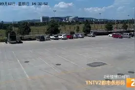 “围观群众”秒变案件当事人！昆明一男子没想到吃瓜吃到自己身上…图片