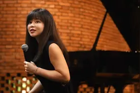 “娱见”专访｜”钢琴女神”陈萨：孤独挺像一件必需品图片