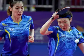 乒乓球——女子双打1/4决赛：王曼昱/车晓曦晋级四强图片