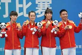 “老中青”三代运动员参赛，上海武术散打女队读书摘金两不误图片