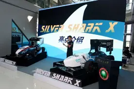 学生自主研发！北理工发布无人驾驶赛车图片
