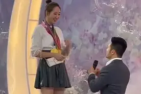 恭喜！奥运冠军石智勇“硬核”求婚成功，三块金牌是信物图片