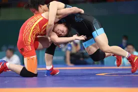 摔跤——女子自由式57公斤级：荣宁宁晋级决赛图片