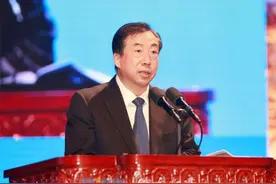 孙立成在中国企业论坛上推荐“新济南”引共鸣图片