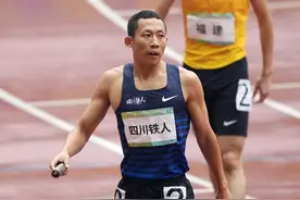 田径——男子4×400米接力预赛赛况图片