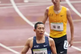 田径——男子4×400米接力预赛赛况图片