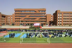 问责！追责！网友举报神木一中学违规征订教辅、校服 官方答复来了图片
