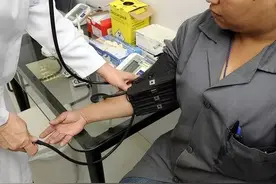 一台“体检神器”能测45项指标？有人买回自己检，专家：健康不是儿戏，当心耽误病情图片