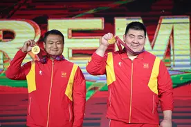 举重——男子109公斤以上级决赛赛况图片