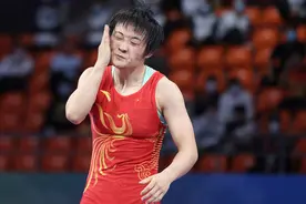 摔跤——女子自由式57公斤级：荣宁宁夺冠图片