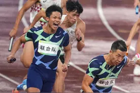田径——男子4x100米接力决赛赛况图片