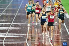 全运会-田径男子1500米决赛：梁琪获得冠军图片