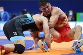 全运会-摔跤男子自由式97公斤级决赛：山东队选手杨超强夺冠图片