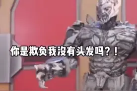 俩游客因插队起争执，网红“威震天”劝架无果：你们不走，我走图片