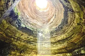 探底也门“地狱之井”，里面有动物尸体和“洞穴珍珠”，还散发恶臭和有毒气体图片