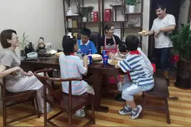 我们是相亲相爱的一家人——纳斯尔江·阿布力米提馕店左邻右舍见闻图片