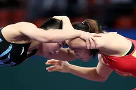 巾帼力量！朱江获得十四运女子自由式摔跤50公斤级冠军图片