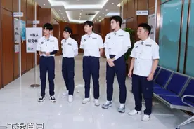 探究人体奇特天赋，《嗨放派》全员学习开挖掘机图片