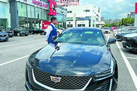 南宁一车主未交付新车被4S店广告牌砸损，谁担责？图片