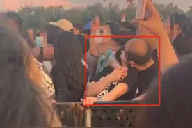 音乐节上与妙龄女子亲吻？高校院长：不是我，已报警！校方回应图片