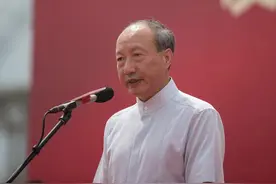 陈峰何以至此？总是把因果挂在嘴边，佛经成行动指南图片