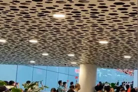 平安到家！孟晚舟乘坐的中国政府包机抵达深圳宝安国际机场视频封面