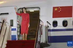 孟晚舟顺利回到祖国 网友：仿佛是自己的亲人回来图片