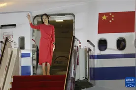 孟晚舟顺利回国图片