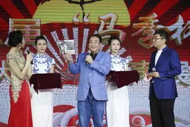 “马季杯”相声展演掀起大学校园相声热图片