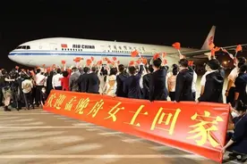 孟晚舟顺利回到祖国 已入住隔离酒店图片