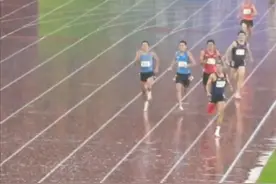雨中决胜！四川队勇夺全运会男子4×400米接力冠军图片