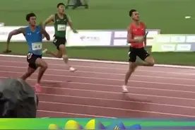 对手三次回头观察！山东队4X200米接力夺冠赢在更加专注视频封面