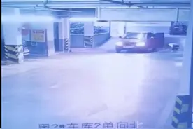 江苏一岁女童被卷入车底幸无大碍，当事司机：两家人的幸运图片