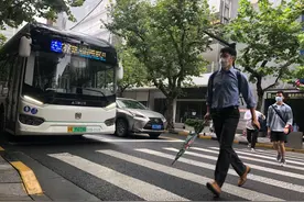 【监管】沪公安严查“不礼让行人”，违法量下降五成左右图片