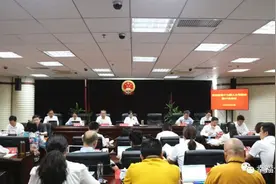 云岩区人大常委会通过有关人事任免案，涉及两名副区长图片