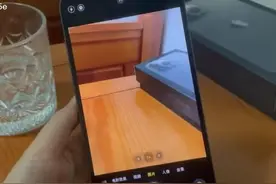 iPhone13拍照出现马赛克，网友：出300元回收iPhone13新机图片