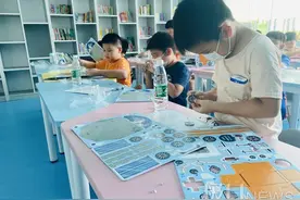 社区周末举办航天科普课堂，20多名孩子们动手组建航空模型图片